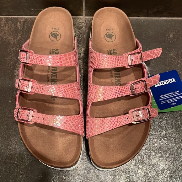 Birkenstock Pink Snakeskin Print with Rose Gold Buckles Size 40 NWT - Picture 2 of 10